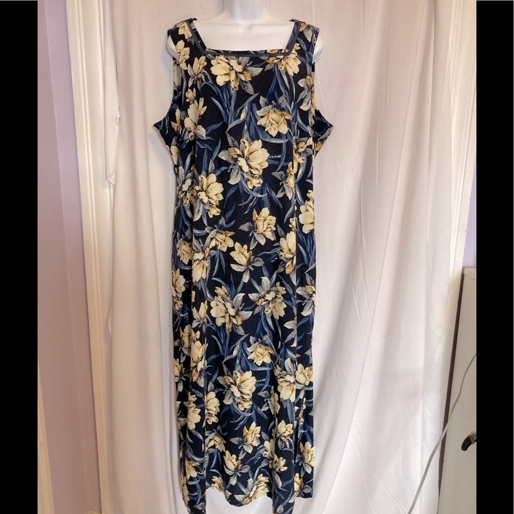 Women’s sleeveless dress 20W KORET square neck line 9” in opening (sleeve) EUC